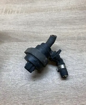 BMW 5 E39 Vacuum valve 1748875