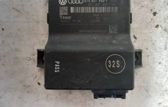 Audi A5 8T 8F Gateway control module 8T0907468F 403213
