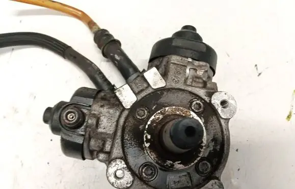 Volkswagen Phaeton Fuel injection high pressure pump 0445010685