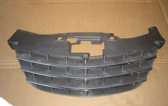 Chrysler Sebring (JS) Front bumper upper radiator grill