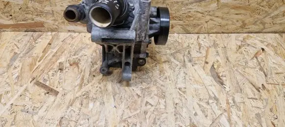 Toyota Avensis T270 Water pump 46100