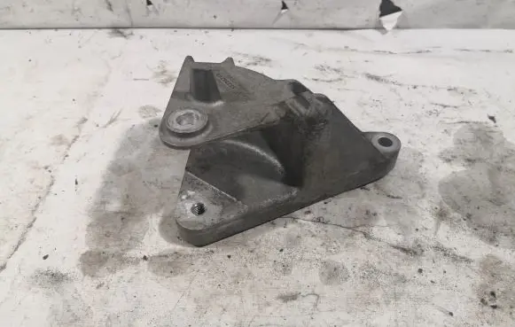Opel Insignia A Engine mounting bracket 13228289