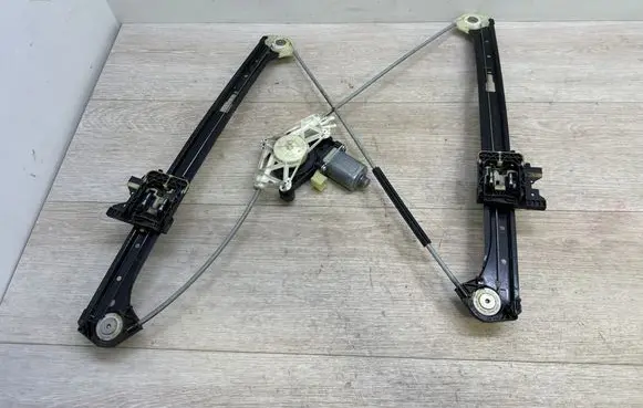 Porsche Macan (95B) Front door window regulator with motor 95B837461 5Q0959801B