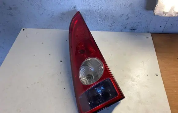 Renault Espace IV Rear/tail lights 8200027153