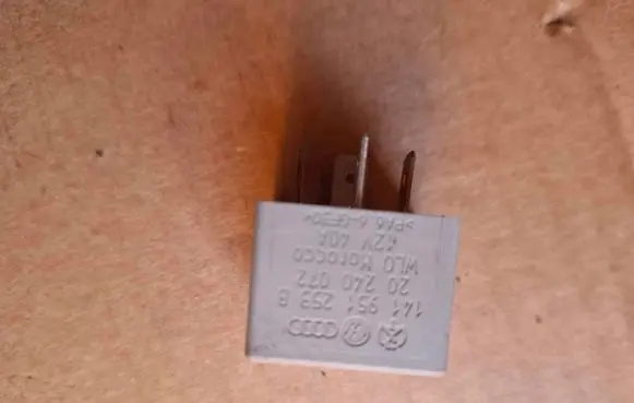 Volkswagen Touran I Other relay 141951253B 20240072