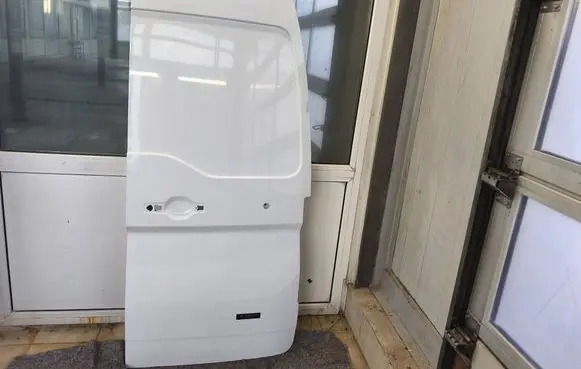 Renault Master IV Rear door