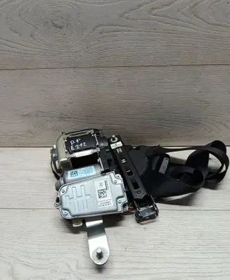 Mercedes-Benz E W212 Front seatbelt 617112200 010R0000