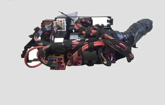Audi A4 S4 B8 8K Fuse module
