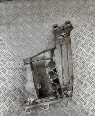 Jaguar F-Pace Gearbox mounting bracket HX736A026DD