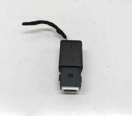Peugeot 2008 II USB socket connector 9824334377 98217039DX