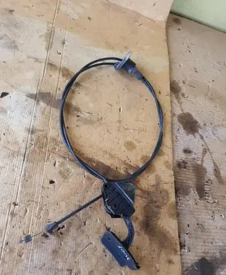Peugeot 3008 I Engine bonnet/hood lock release cable 