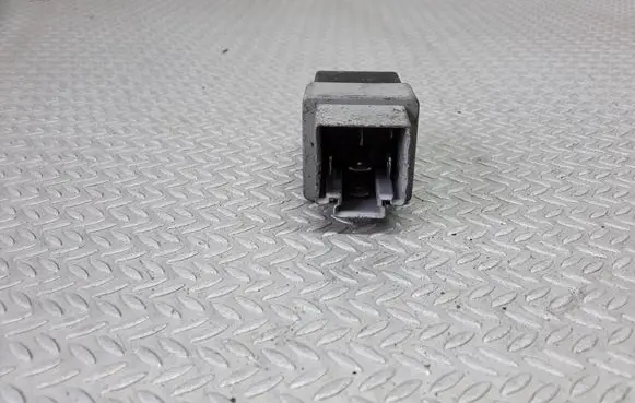 Mitsubishi Carisma Other relay MB953394