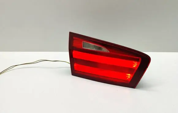 Tailgate rear/tail lights