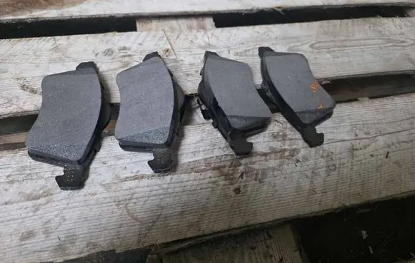 Volkswagen Transporter - Caravelle T4 Brake pads (front) 7D0698151E
