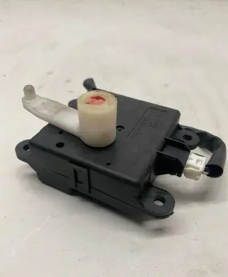 Nissan Qashqai Air flap motor/actuator 2774300A03 121129E