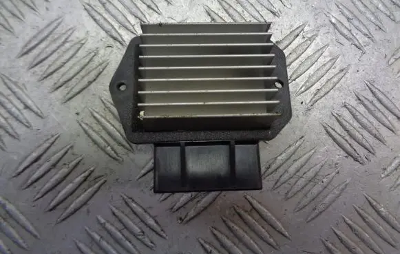 Toyota Avensis T250 Heater blower fan relay 499300-2121