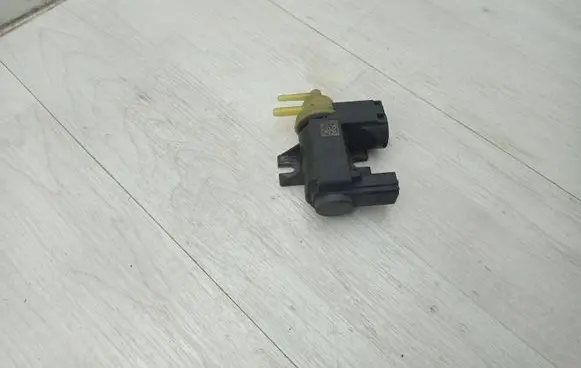 Audi A4 S4 B8 8K Turbo solenoid valve 8K0906627 4010835A