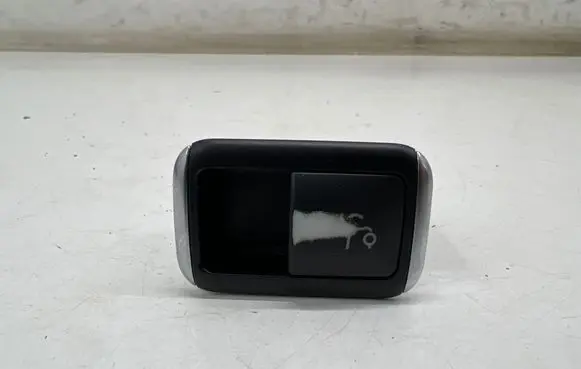 Mercedes-Benz GLA W156 X156 Tailgate opening switch A1668707610
