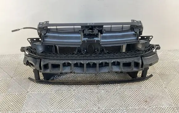 Volkswagen PASSAT B8 Radiator support slam panel 3G0805588A