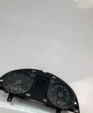 Volkswagen PASSAT B7 Speedometer (instrument cluster) 3AA920870P