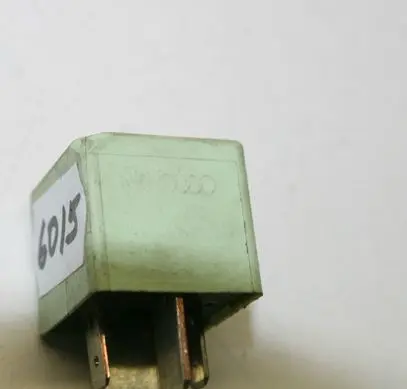 Volkswagen Golf V Fuel pump relay 4H0951253