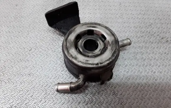 Toyota Avensis T220 Oil filter mounting bracket