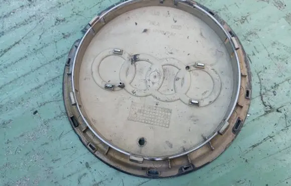 Audi A6 S6 C5 4B Original wheel cap 8L0601165D