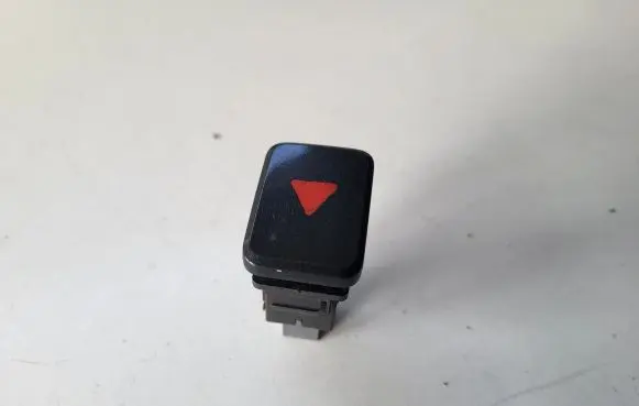 Toyota Auris E180 Hazard light switch 8433202190