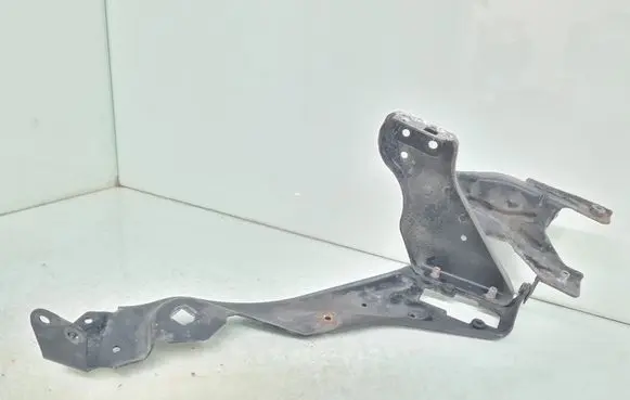 Mercedes-Benz C W204 Headlight/headlamp mounting bracket A2046200191