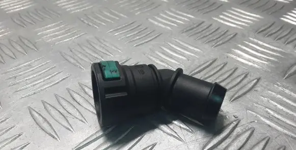Engine coolant pipe/hose