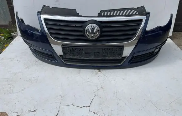 Volkswagen PASSAT B6 Front bumper 3c0807221