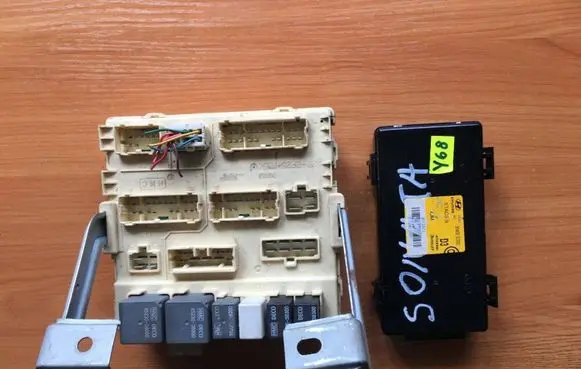 Hyundai Sonata Fuse box set 954003D200 1061075 02403M