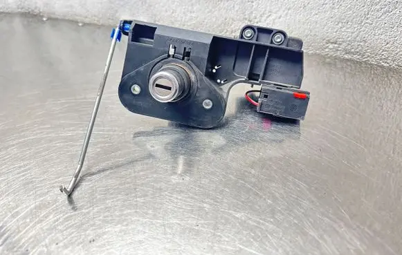 Opel Corsa C Tailgate exterior lock 90534783 90534785 90534784
