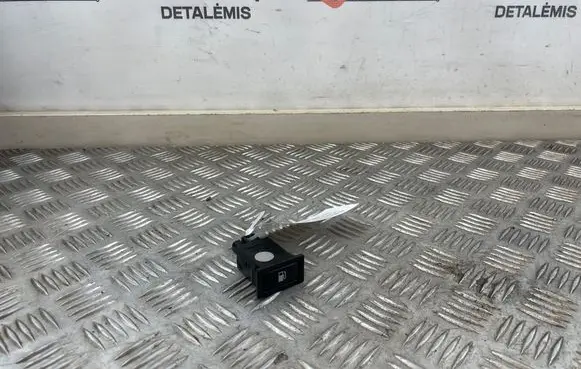 Toyota Avensis T250 Fuel tank opening switch 156795