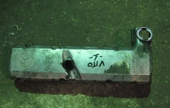 Mercedes-Benz Vito Viano W638 Rocker cam cover 23TD