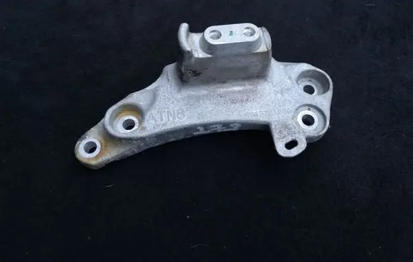 Peugeot 3008 II Gearbox mounting bracket 9813721980