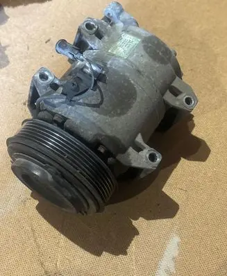 Volvo S60 Air conditioning (A/C) compressor (pump) Z0016232A