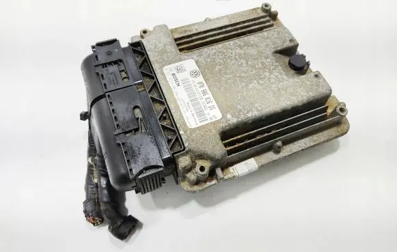 Volkswagen Touareg I Engine control unit/module ECU 0281013304