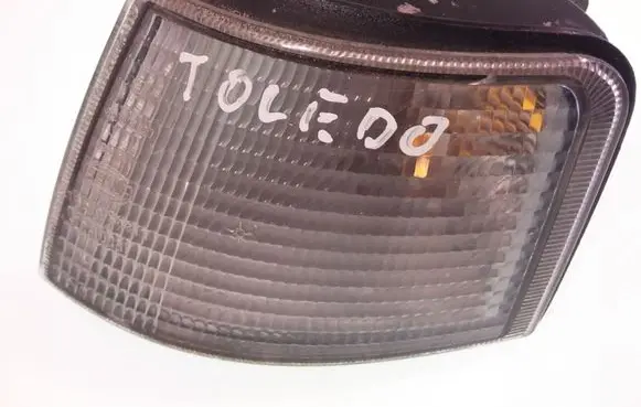 Seat Toledo I (1L) Front indicator light 961591