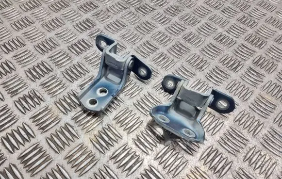 Toyota Yaris Front door hinge set 