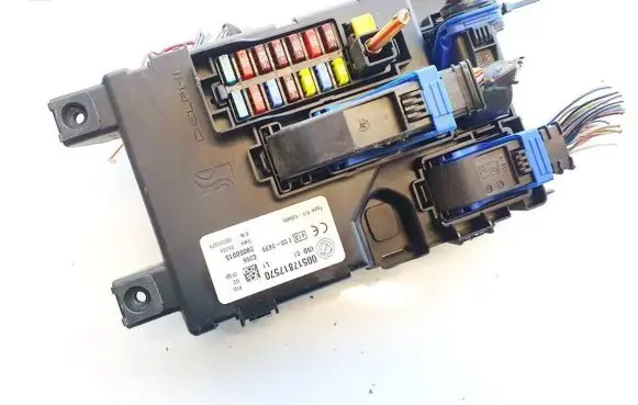 Fiat Punto (188) Fuse box set 00517817570 28050015