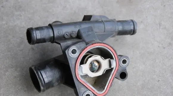 Renault Laguna III Thermostat/thermostat housing 180KM