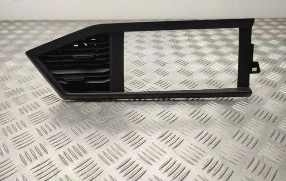 Volkswagen Transporter - Caravelle T6 Radio/GPS head unit trim 7L1857038J 7L1815705D