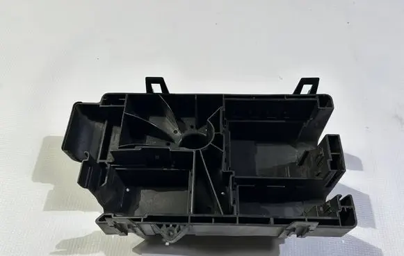 Chevrolet Camaro Fuse box cover 812461952