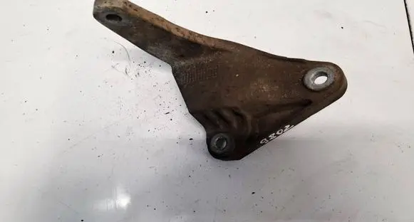 Ford Mondeo Mk III Engine mounting bracket 1S716P093AB