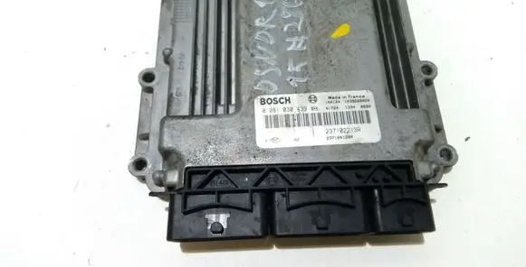 Dacia Sandero Engine control unit/module 237102213R 0281030439 1039S68020