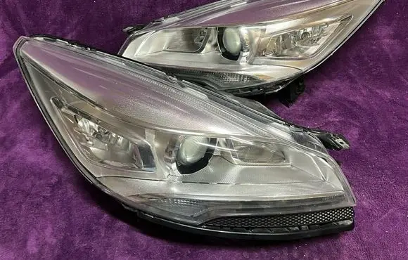 Ford Kuga II Headlight/headlamp DV4113W030CH