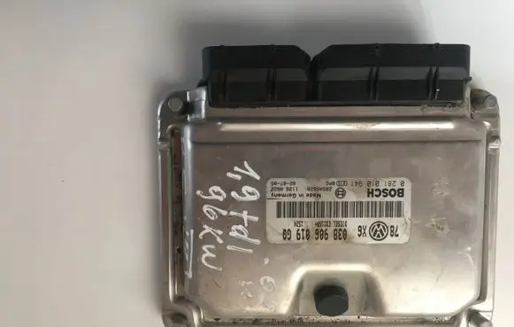Volkswagen PASSAT B5.5 Engine control unit/module 038906019ER 0281010704
