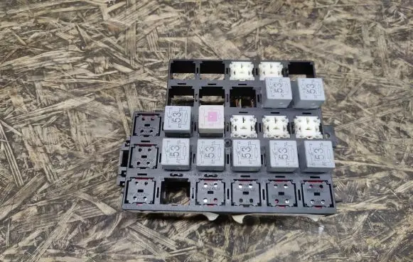 Porsche Boxster 986 Relay mounting block 990623048 99661010900