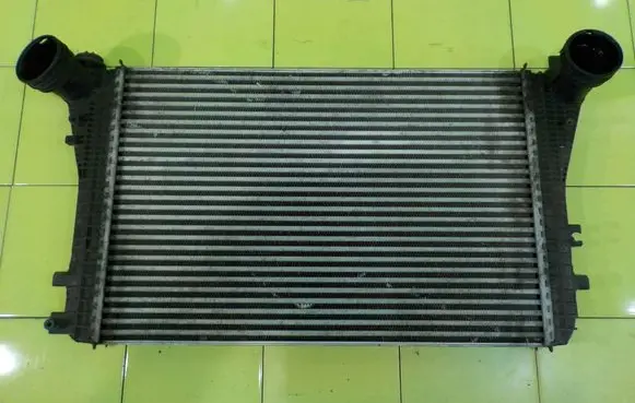 Volkswagen Tiguan Intercooler radiator 3C0145805P CL6
